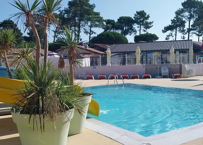 Un Toit Sur Le Bassin Les Embruns Campingplatz
