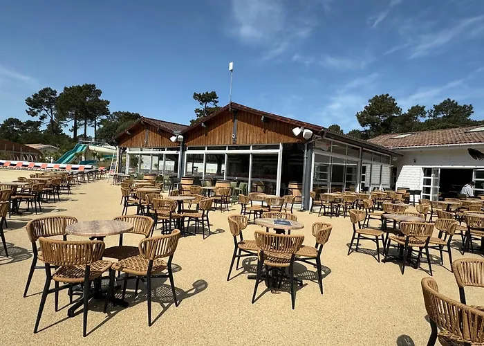 Campingplatz Un Toit Sur Le Bassin Les Embruns *